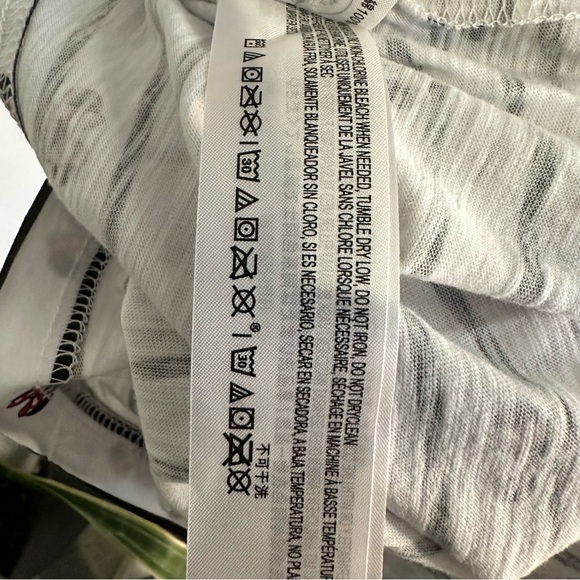 Disney Women's V-Neck Top - Black, White, and Red XS - Picture 8 of 8